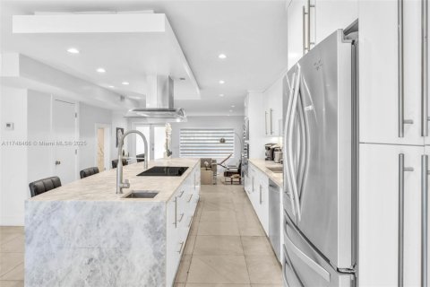 Casa en venta en Miami, Florida, 4 dormitorios № 1729758 - foto 24