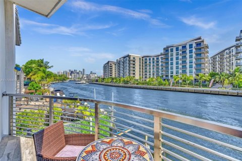 Casa en venta en Miami, Florida, 4 dormitorios № 1729758 - foto 7