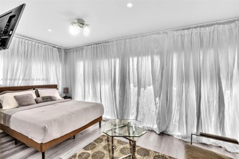 Casa en venta en Miami, Florida, 4 dormitorios № 1729758 - foto 28
