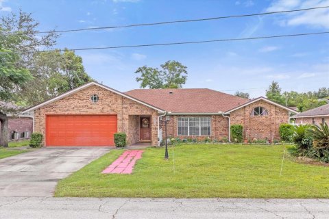 House in Deltona, Florida 3 bedrooms, 172.24 sq.m. № 1343284 - photo 1