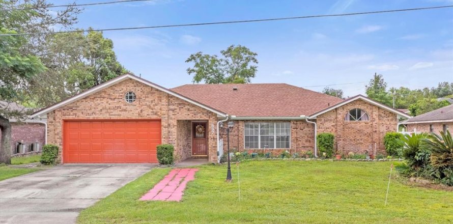 House in Deltona, Florida 3 bedrooms, 172.24 sq.m. № 1343284