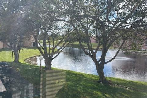 Condo in Sunrise, Florida, 1 bedroom № 2083711 - photo 2
