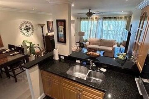 Condo in Sunrise, Florida, 1 bedroom № 2083711 - photo 5