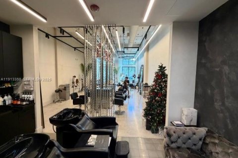 Купить коммерческую недвижимость в Майами-Бич, Флорида № 2035065 - фото 2