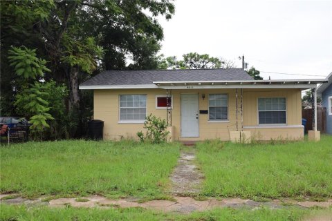 House in Saint Petersburg, Florida 3 bedrooms, 92.16 sq.m. № 2344619