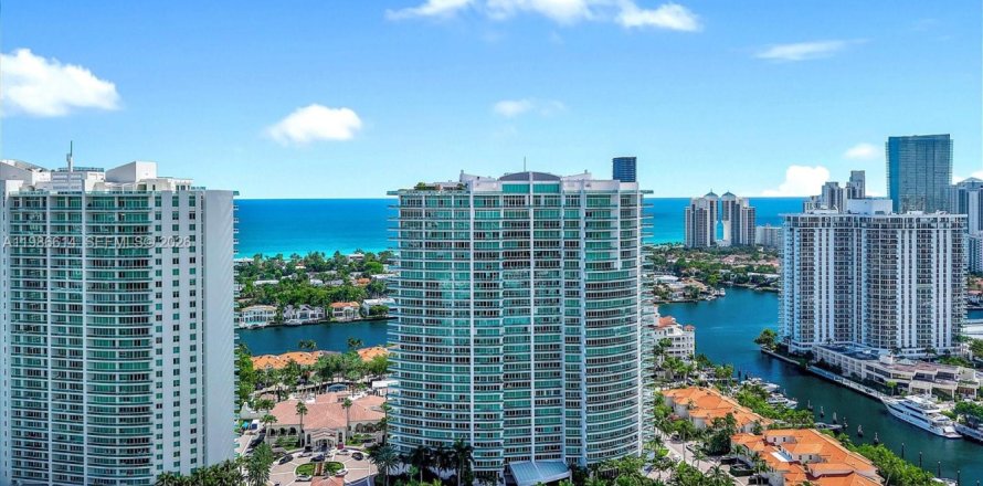 Кондоминиум с 3 спальнями в Авентура, Флорида № 2051794