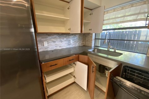 Adosado en alquiler en Miami, Florida, 2 dormitorios, 119.84 m2 № 1950735 - foto 5