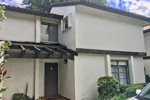 Adosado en alquiler en Miami, Florida, 2 dormitorios, 119.84 m2 № 1950735 - foto 1