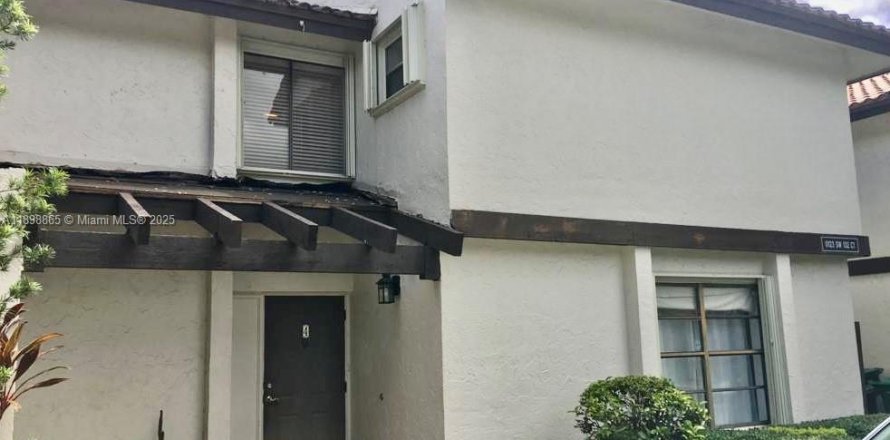 Adosado en Miami, Florida 2 dormitorios, 119.84 m2 № 1950735