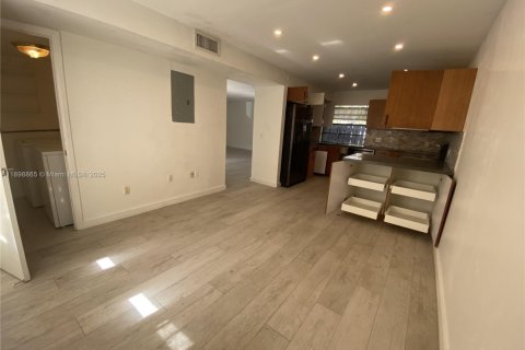 Adosado en alquiler en Miami, Florida, 2 dormitorios, 119.84 m2 № 1950735 - foto 4