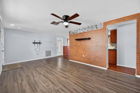 House in New Port Richey, Florida 2 bedrooms, 93.27 sq.m. № 1886772 - photo 12