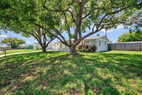 House in New Port Richey, Florida 2 bedrooms, 93.27 sq.m. № 1886772 - photo 5