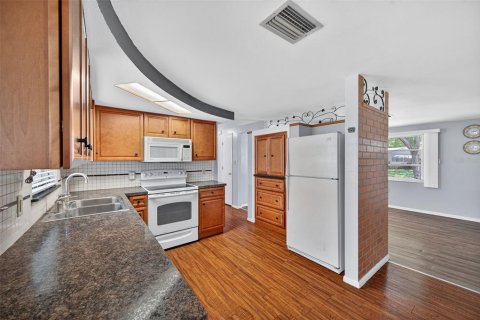 House in New Port Richey, Florida 2 bedrooms, 93.27 sq.m. № 1886772 - photo 3