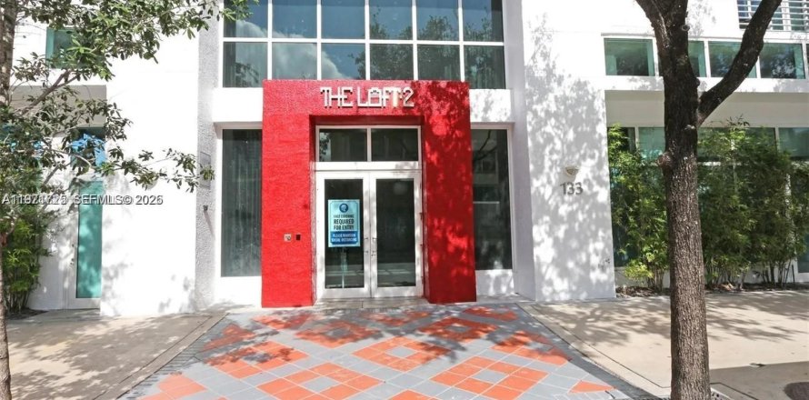 Studio à Condo à Miami, Floride  № 2042253