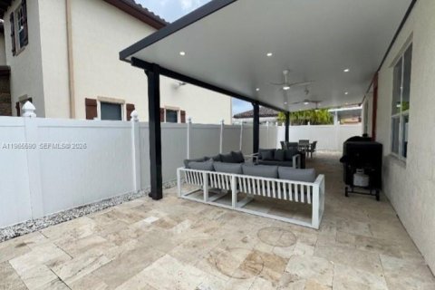 House in Miami, Florida 3 bedrooms, 196.95 sq.m. № 2081223 - photo 10
