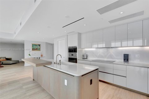 Снять в аренду кондоминиум в Форт-Лодердейл, Флорида 2 спальни, 191.56м2, № 1958199 - фото 12