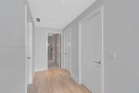 Снять в аренду кондоминиум в Форт-Лодердейл, Флорида 2 спальни, 191.56м2, № 1958199 - фото 26