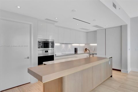 Снять в аренду кондоминиум в Форт-Лодердейл, Флорида 2 спальни, 191.56м2, № 1958199 - фото 11