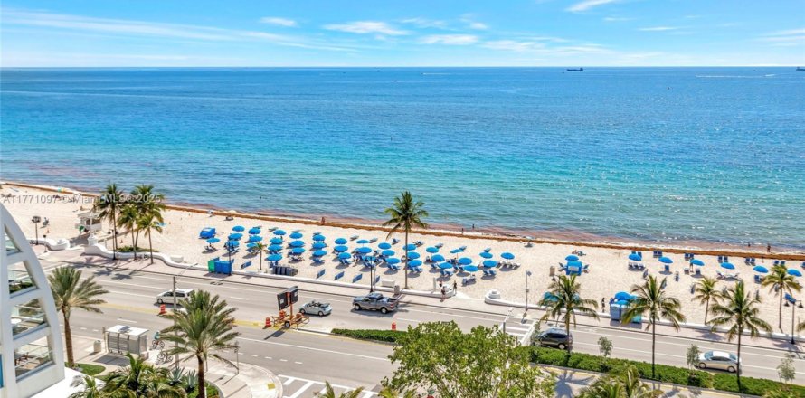 Кондоминиум с 2 спальнями в Форт-Лодердейл, Флорида № 1958199