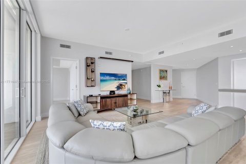 Снять в аренду кондоминиум в Форт-Лодердейл, Флорида 2 спальни, 191.56м2, № 1958199 - фото 15