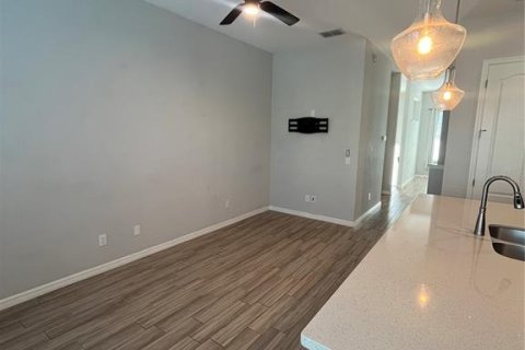 Adosado en alquiler en Oviedo, Florida, 3 dormitorios, 169.08 m2 № 1918049 - foto 6