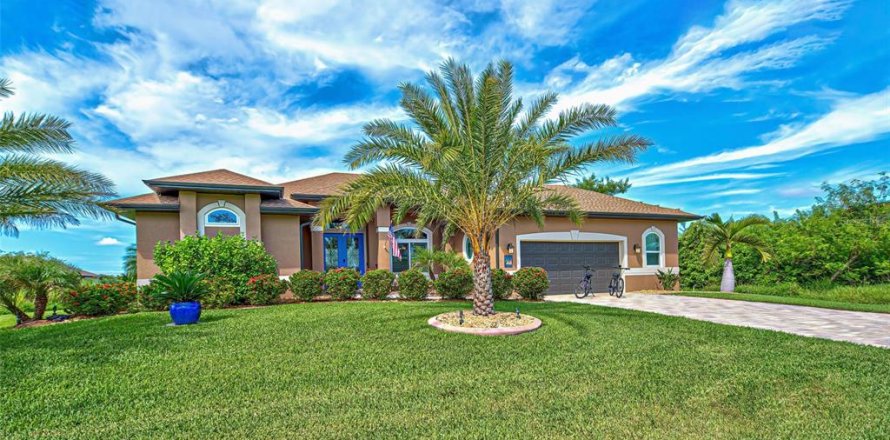 House in Port Charlotte, Florida 3 bedrooms, 191.01 sq.m. № 1821119
