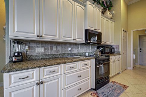 House in Port Charlotte, Florida 3 bedrooms, 191.01 sq.m. № 1821119 - photo 22