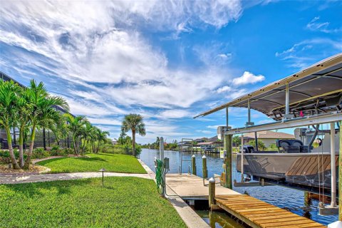 House in Port Charlotte, Florida 3 bedrooms, 191.01 sq.m. № 1821119 - photo 4