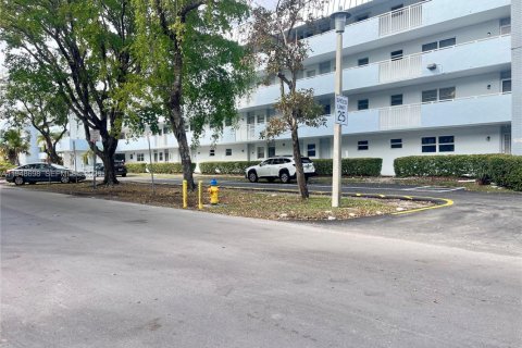 Снять в аренду кондоминиум в Норт-Майами-Бич, Флорида 2 спальни, 103.12м2, № 2004548 - фото 17