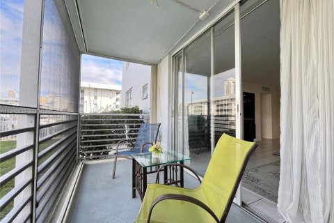 Снять в аренду кондоминиум в Норт-Майами-Бич, Флорида 2 спальни, 103.12м2, № 2004548 - фото 8