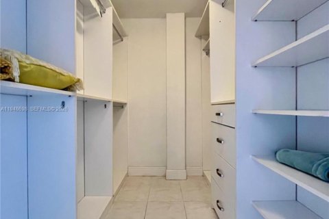 Снять в аренду кондоминиум в Норт-Майами-Бич, Флорида 2 спальни, 103.12м2, № 2004548 - фото 13