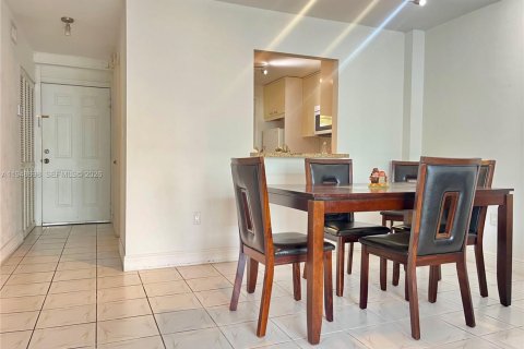 Снять в аренду кондоминиум в Норт-Майами-Бич, Флорида 2 спальни, 103.12м2, № 2004548 - фото 4