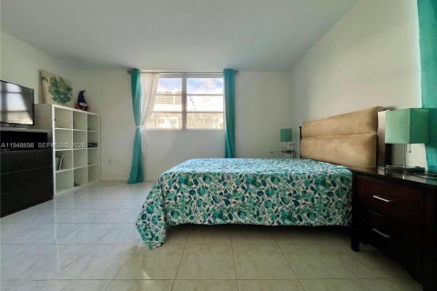 Снять в аренду кондоминиум в Норт-Майами-Бич, Флорида 2 спальни, 103.12м2, № 2004548 - фото 9