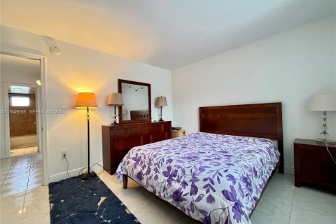 Снять в аренду кондоминиум в Норт-Майами-Бич, Флорида 2 спальни, 103.12м2, № 2004548 - фото 14