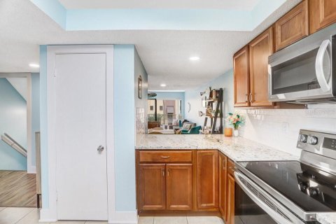 Condo in Indian Rocks Beach, Florida, 2 bedrooms № 2091628 - photo 13