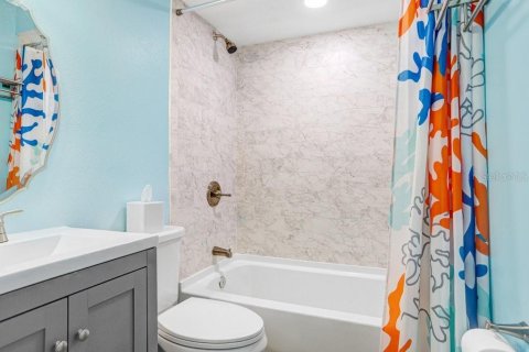 Condo in Indian Rocks Beach, Florida, 2 bedrooms № 2091628 - photo 25