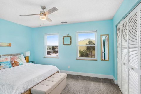 Condo in Indian Rocks Beach, Florida, 2 bedrooms № 2091628 - photo 23