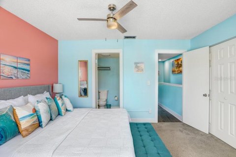 Condo in Indian Rocks Beach, Florida, 2 bedrooms № 2091628 - photo 18