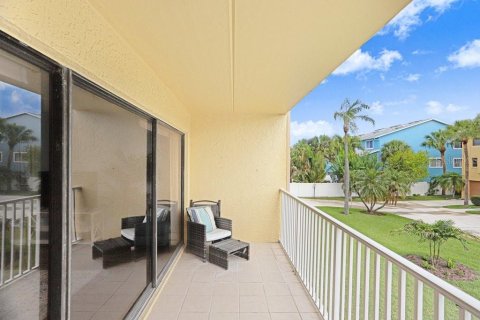 Condo in Indian Rocks Beach, Florida, 2 bedrooms № 2091628 - photo 10