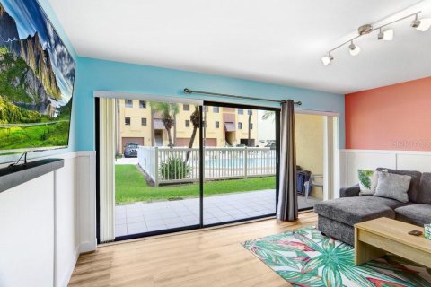 Condo in Indian Rocks Beach, Florida, 2 bedrooms № 2091628 - photo 26