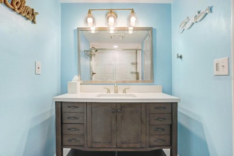 Condo in Indian Rocks Beach, Florida, 2 bedrooms № 2091628 - photo 19