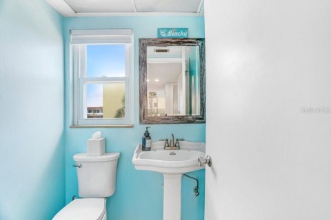 Condo in Indian Rocks Beach, Florida, 2 bedrooms № 2091628 - photo 14
