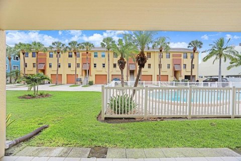 Condo in Indian Rocks Beach, Florida, 2 bedrooms № 2091628 - photo 30