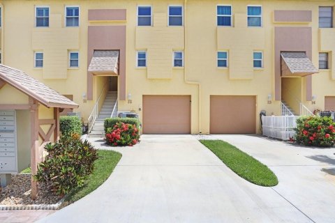 Condo in Indian Rocks Beach, Florida, 2 bedrooms № 2091628 - photo 3