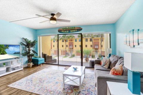 Condo in Indian Rocks Beach, Florida, 2 bedrooms № 2091628 - photo 6