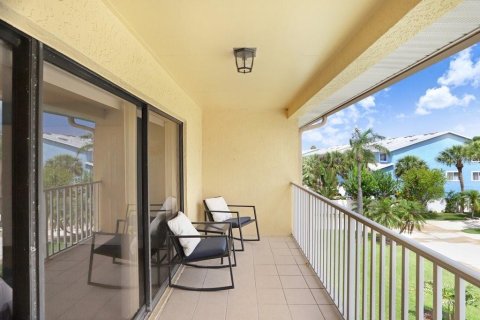 Condo in Indian Rocks Beach, Florida, 2 bedrooms № 2091628 - photo 21