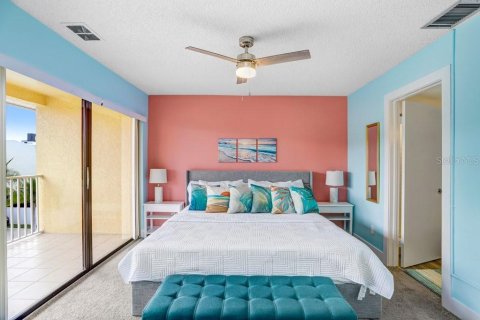 Condo in Indian Rocks Beach, Florida, 2 bedrooms № 2091628 - photo 17