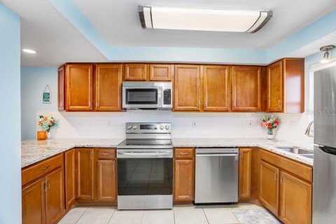Condo in Indian Rocks Beach, Florida, 2 bedrooms № 2091628 - photo 11