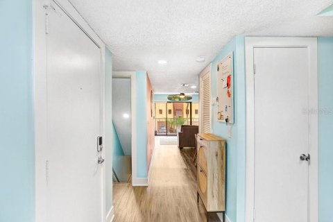 Condo in Indian Rocks Beach, Florida, 2 bedrooms № 2091628 - photo 15
