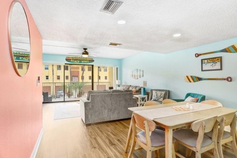 Condo in Indian Rocks Beach, Florida, 2 bedrooms № 2091628 - photo 5